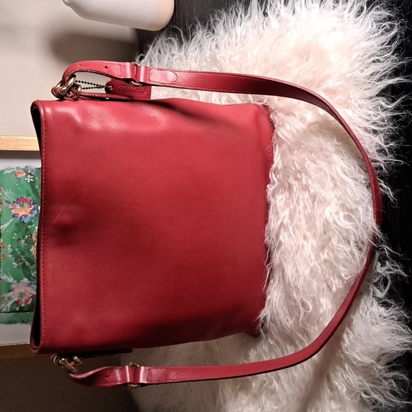 Coach  Vintage USA 9806 Slim Bucket Equestrian Red Leather Legacy Shoulder Bag - Picture 3 of 15